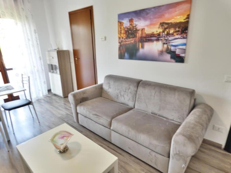 Apartamento Welcome House Desenzano Center Desenzano del Garda Exterior foto