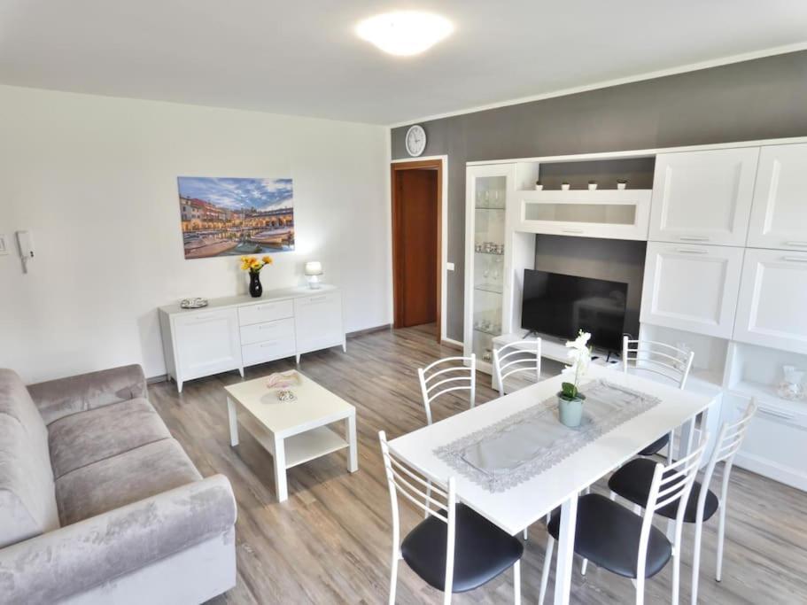Apartamento Welcome House Desenzano Center Desenzano del Garda Exterior foto