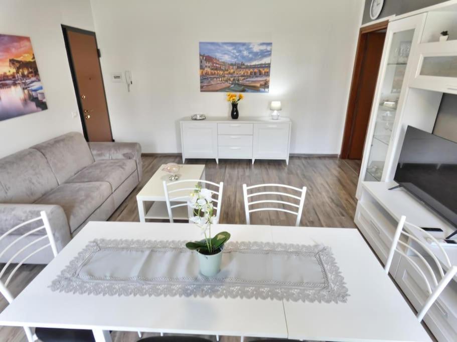 Apartamento Welcome House Desenzano Center Desenzano del Garda Exterior foto